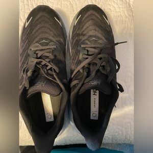 HOKA One One Arahi 6.